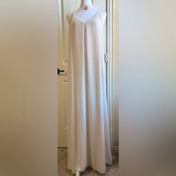 Gianni Bini Dresses & Skirts - Gianni Bini off white long formal dress